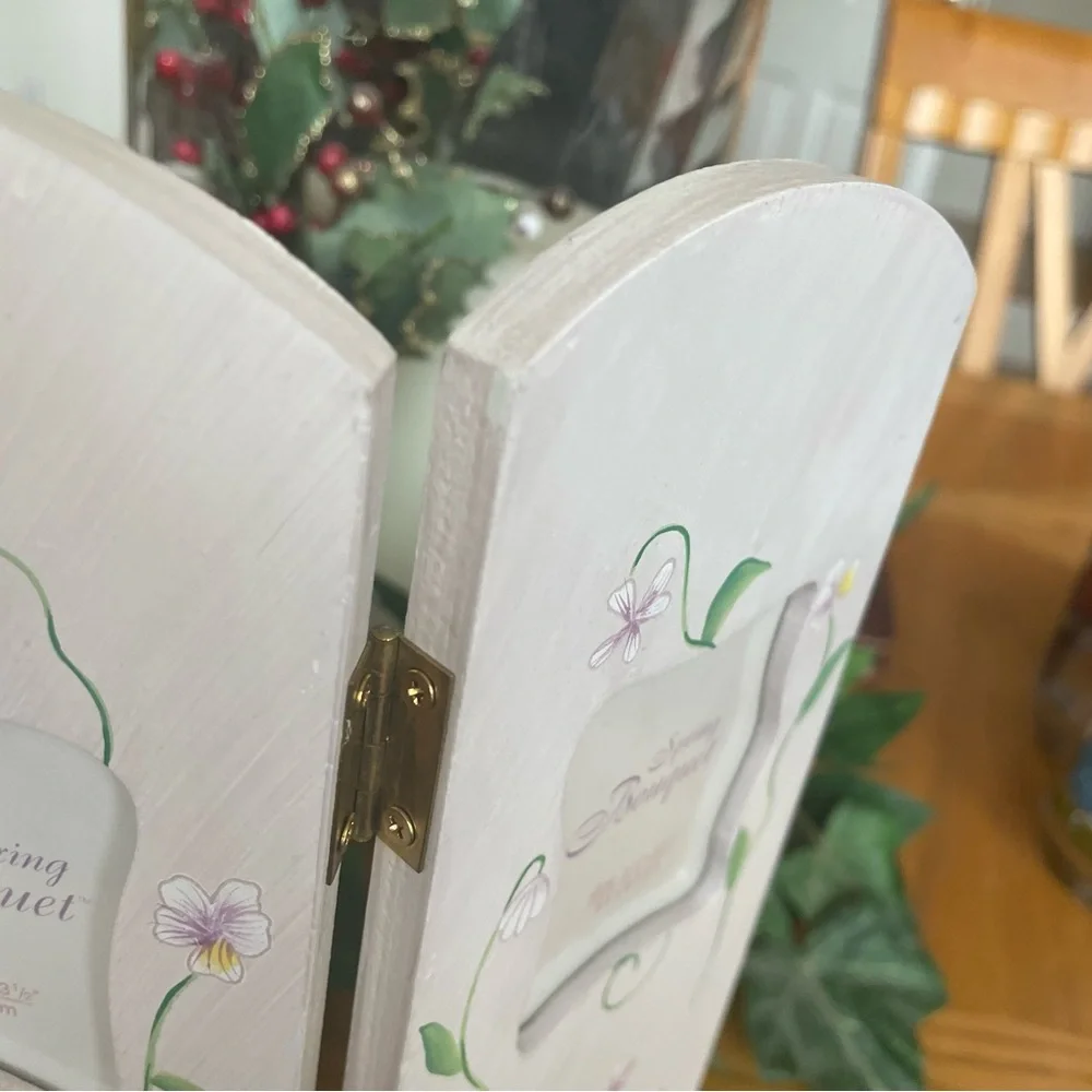Vintage Russ Spring Bouquet 3 Panel Picture Frame Holder
